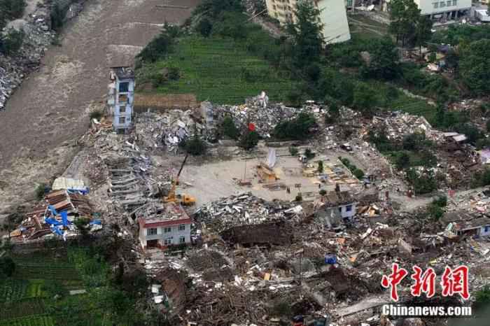 汶川县映秀镇地震后惨状。中新社记者 盛佳鹏 摄 汶川地震十二年:遥忆悲伤,记住灾难中不屈的精神